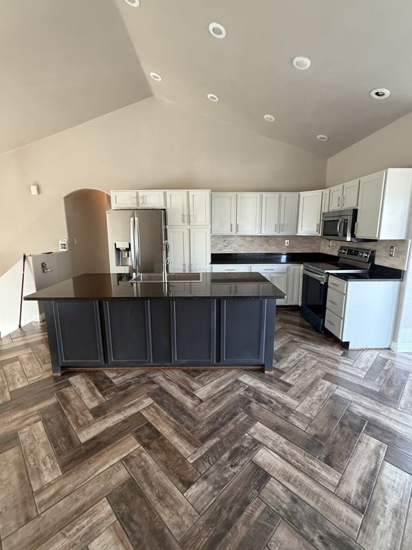 2210 Silvertip St - Photo 3 of 20