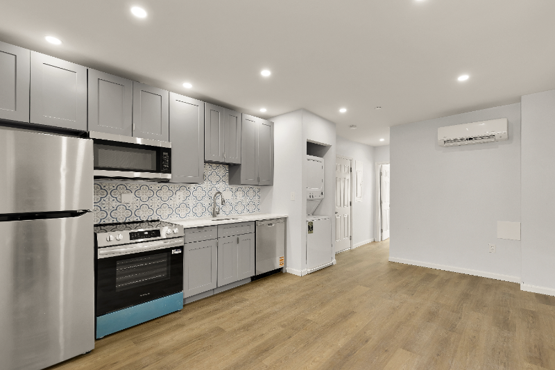 1428 A St Se #3 - Photo 2 of 5