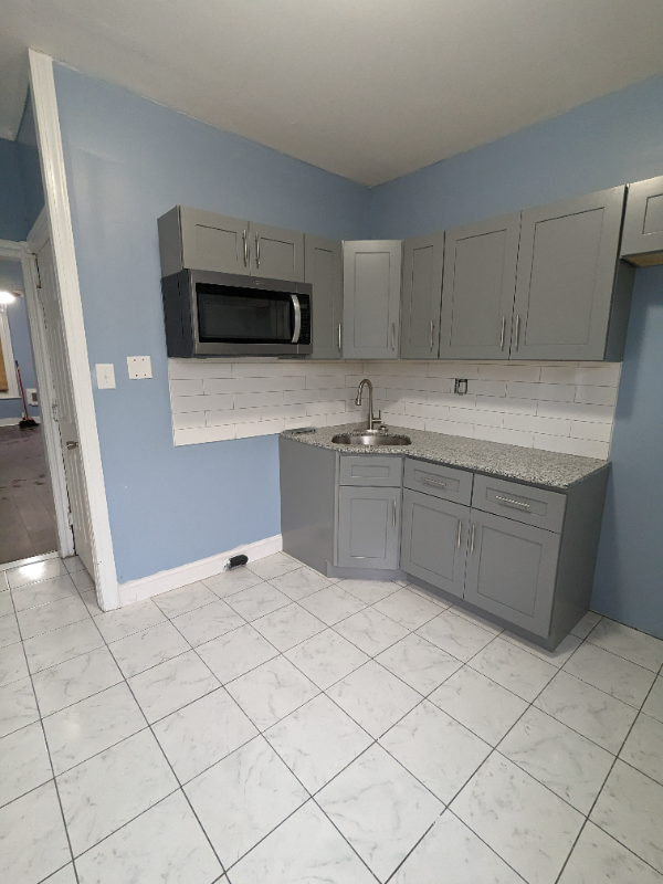 4225 Romain St - Photo 4 of 10