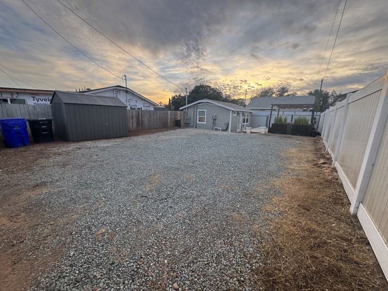 2501 Sumac Dr - Photo 3 of 8