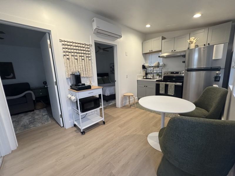 2501 Sumac Dr - Photo 4 of 8