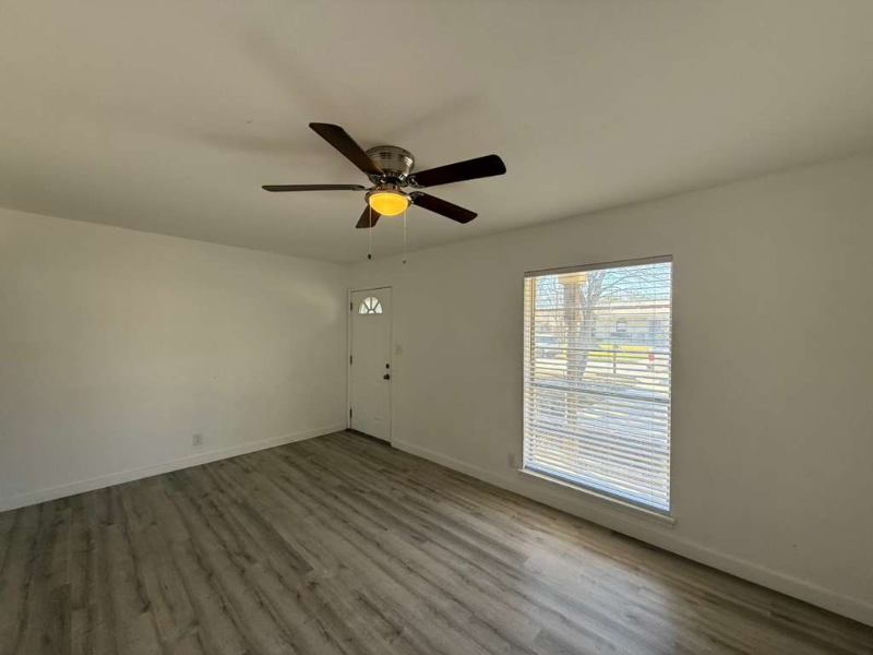 164 Lost Forest St - Photo 7 of 19