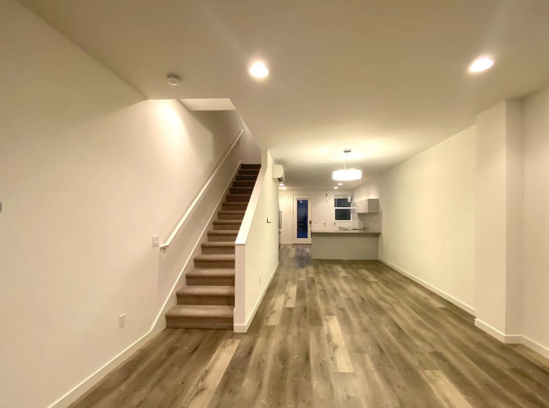 2854 Sw Adams St - Photo 3 of 9