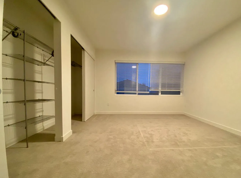 2854 Sw Adams St - Photo 5 of 9