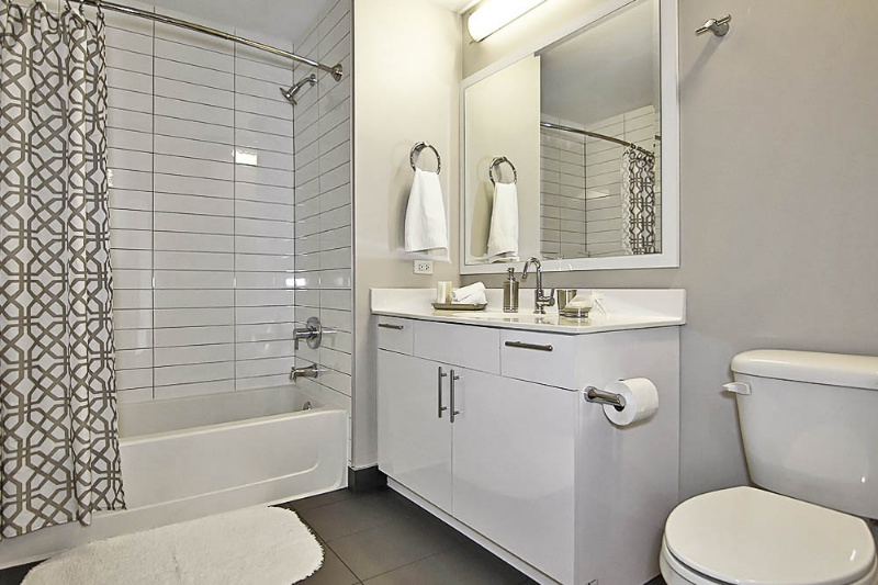 221 W Scott St - Photo 7 of 17