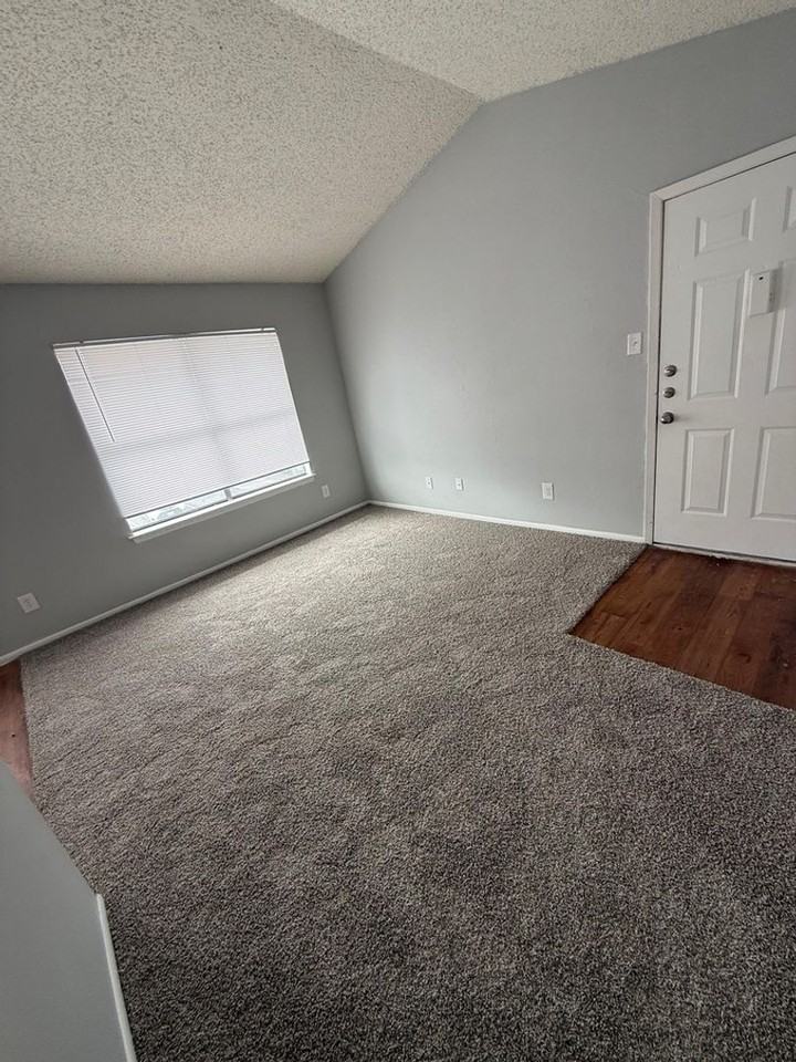 Riverbend Apartments - Photo 4 of 17