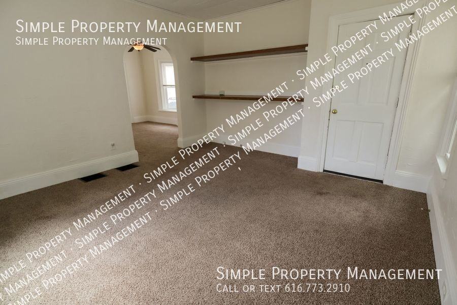 615 Mcreynolds Ave Nw #1 - Photo 3 of 18