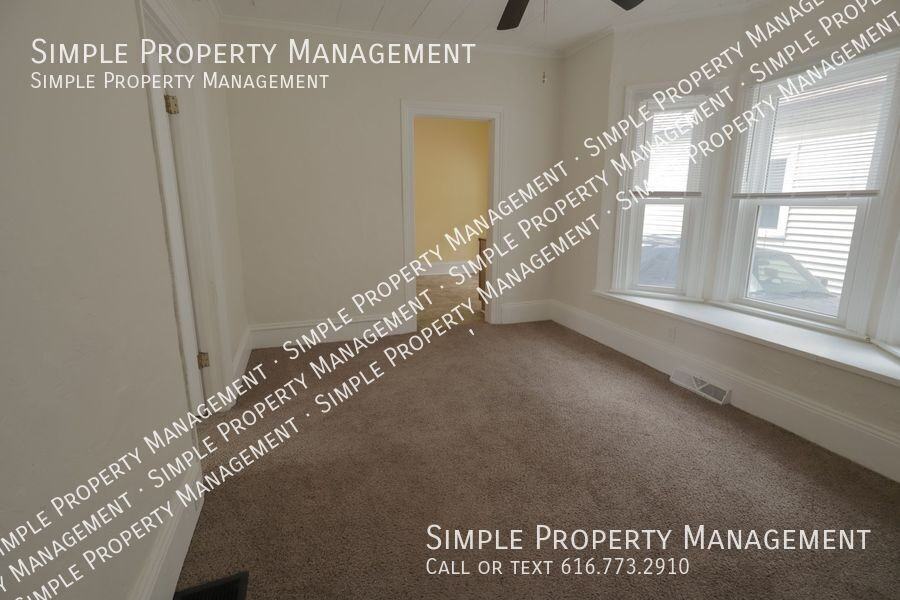 615 Mcreynolds Ave Nw #1 - Photo 5 of 18