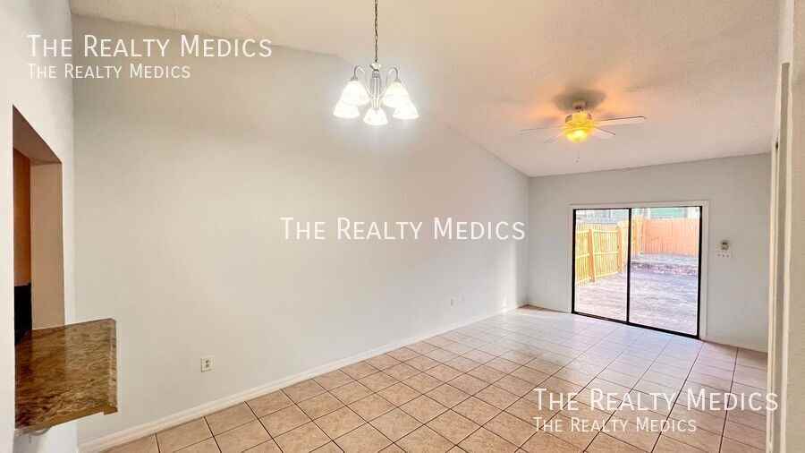 7628 University Garden Dr - Photo 3 of 25