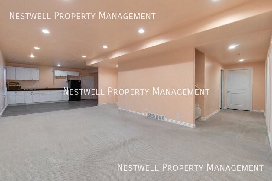 10552 S Crest Haven Ct #B - Photo 4 of 14