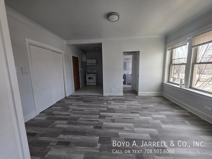 10855 S Vernon Ave #109-55-2W - Photo 4 of 9