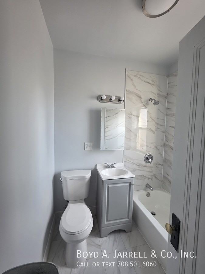 10855 S Vernon Ave #109-55-2W - Photo 5 of 9