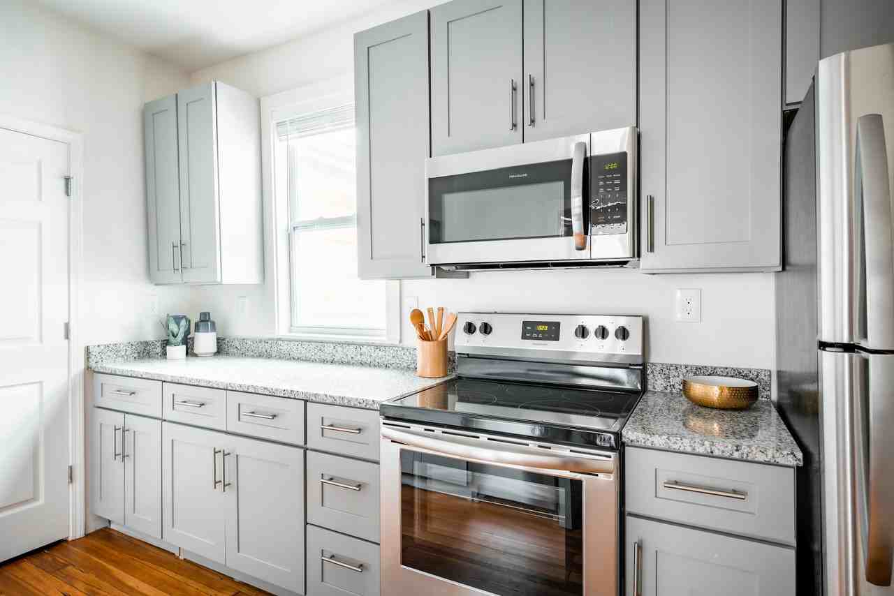 1359 Finley St Ne - Photo 2 of 19