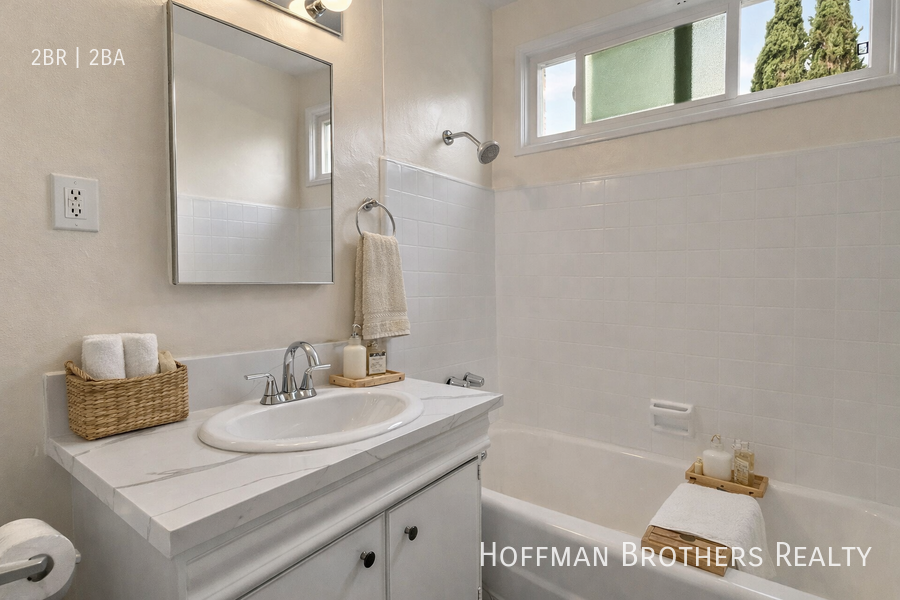 5326 Radford Ave #1 - Photo 5 of 7