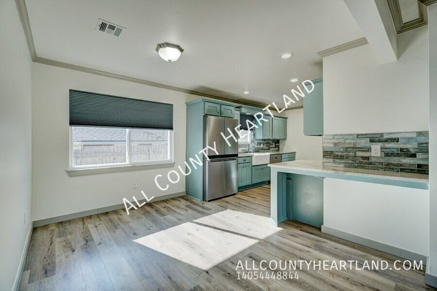 330 E 6th St - Photo 5 of 16