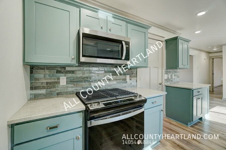 330 E 6th St - Photo 6 of 16