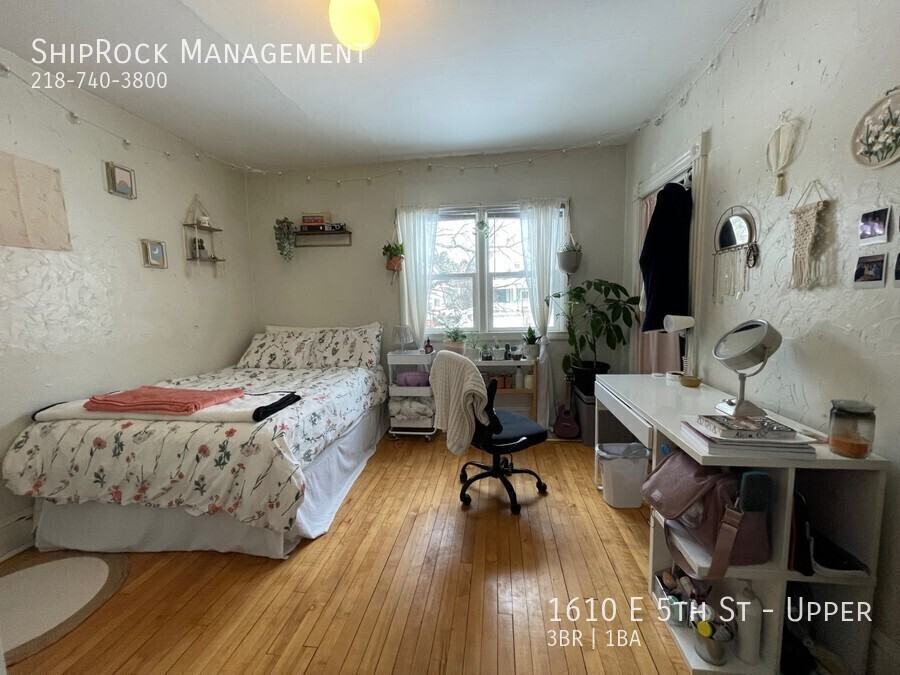 1610 E 5th St - Photo 5 of 9