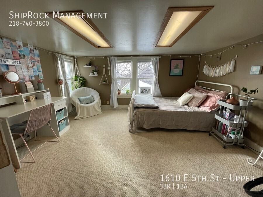 1610 E 5th St - Photo 7 of 9