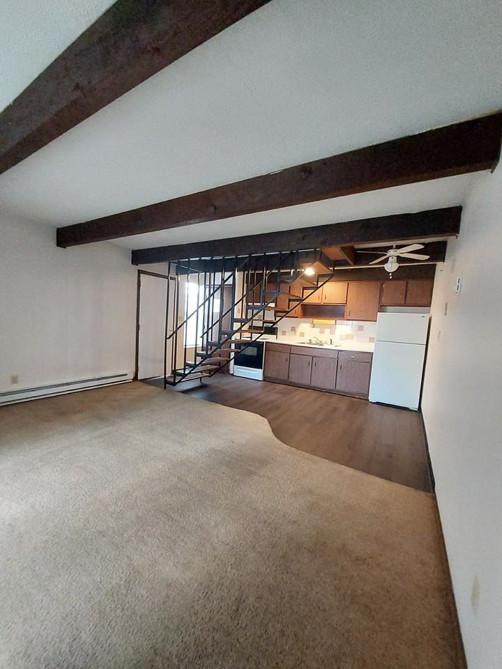 187 Buckingham St #C - Photo 2 of 7