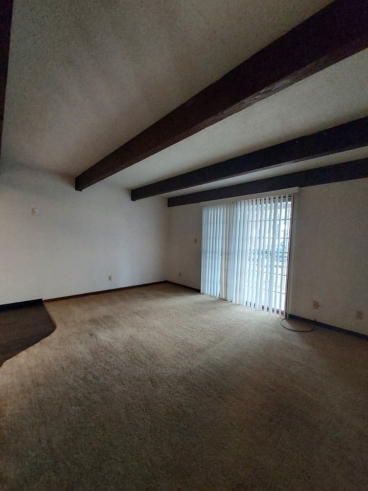 187 Buckingham St #C - Photo 3 of 7