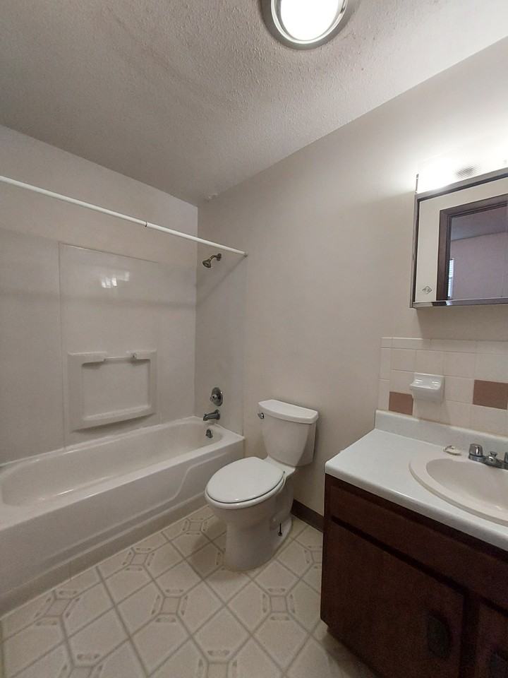 187 Buckingham St #C - Photo 4 of 7