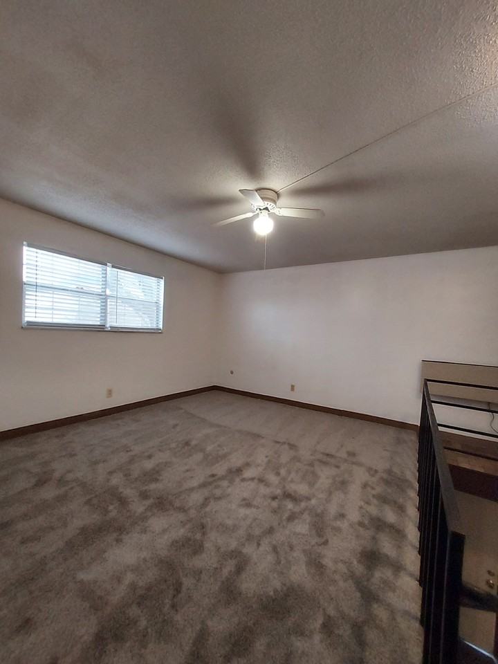 187 Buckingham St #C - Photo 5 of 7