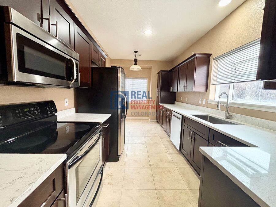 4568 S Auckland Ct - Photo 5 of 15