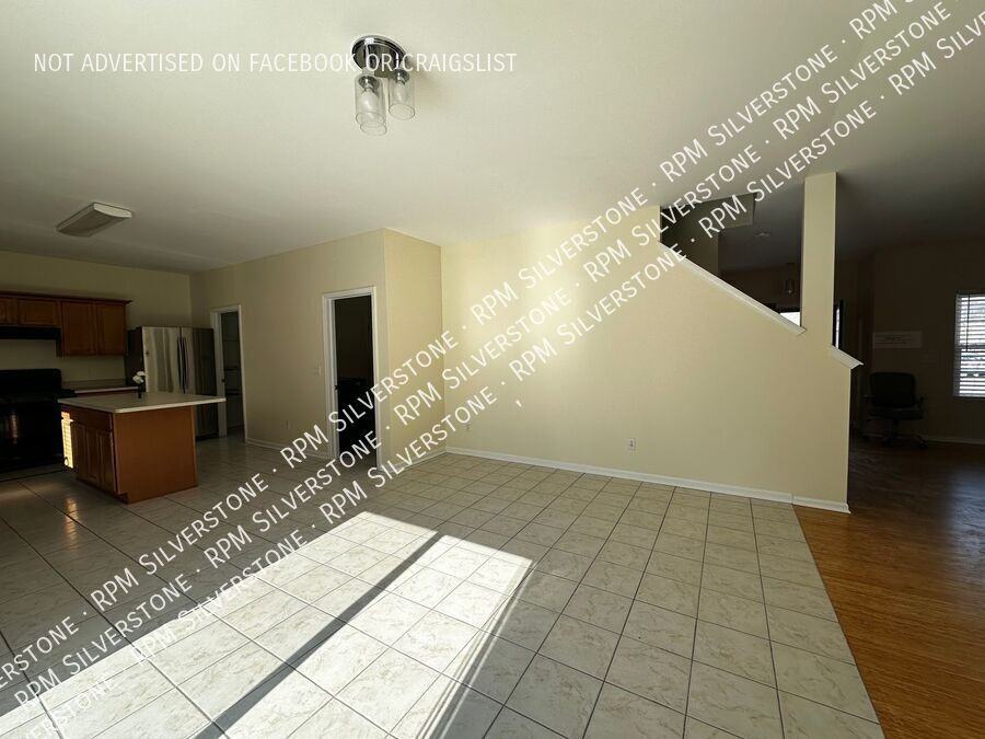 2119 Cattail Cir - Photo 4 of 24