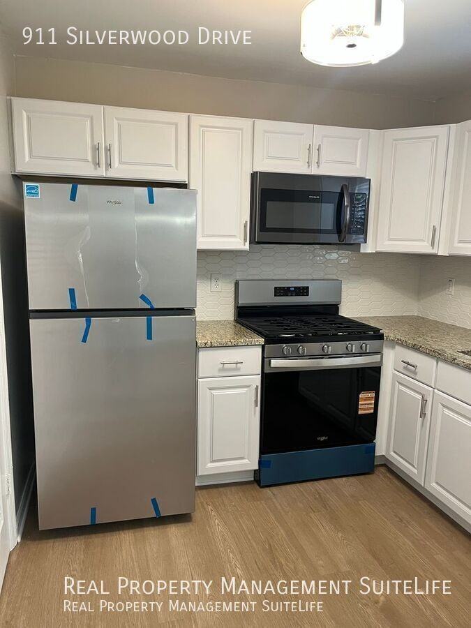 911 Silverwood Dr - Photo 3 of 21