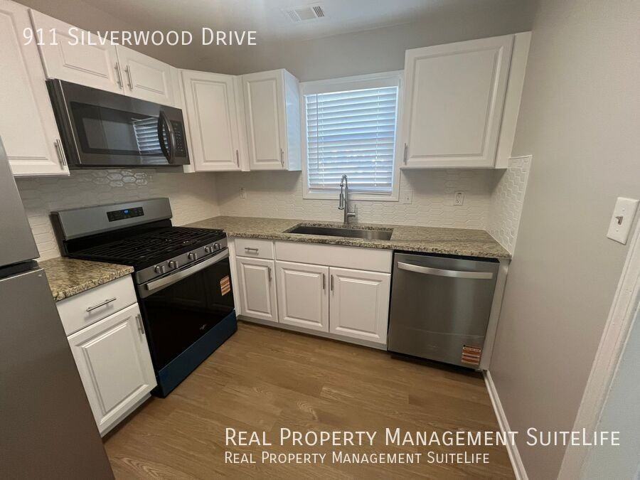 911 Silverwood Dr - Photo 4 of 21