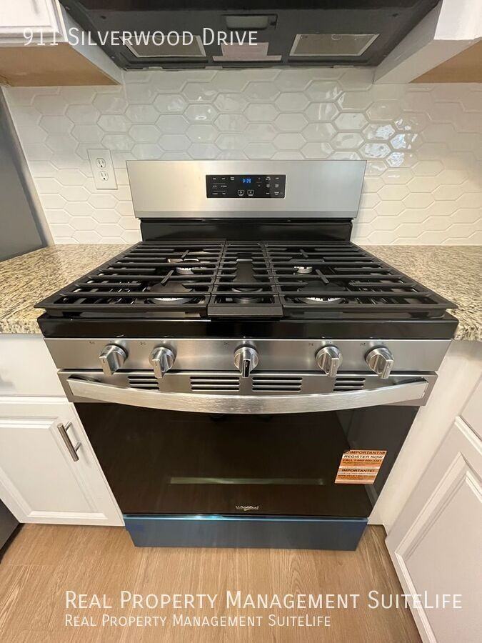 911 Silverwood Dr - Photo 5 of 21