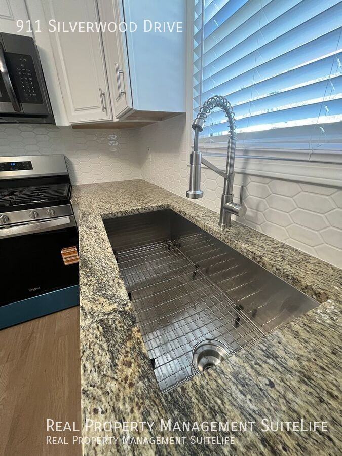 911 Silverwood Dr - Photo 6 of 21