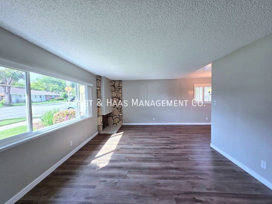 3610 Country Club Dr - Photo 6 of 23