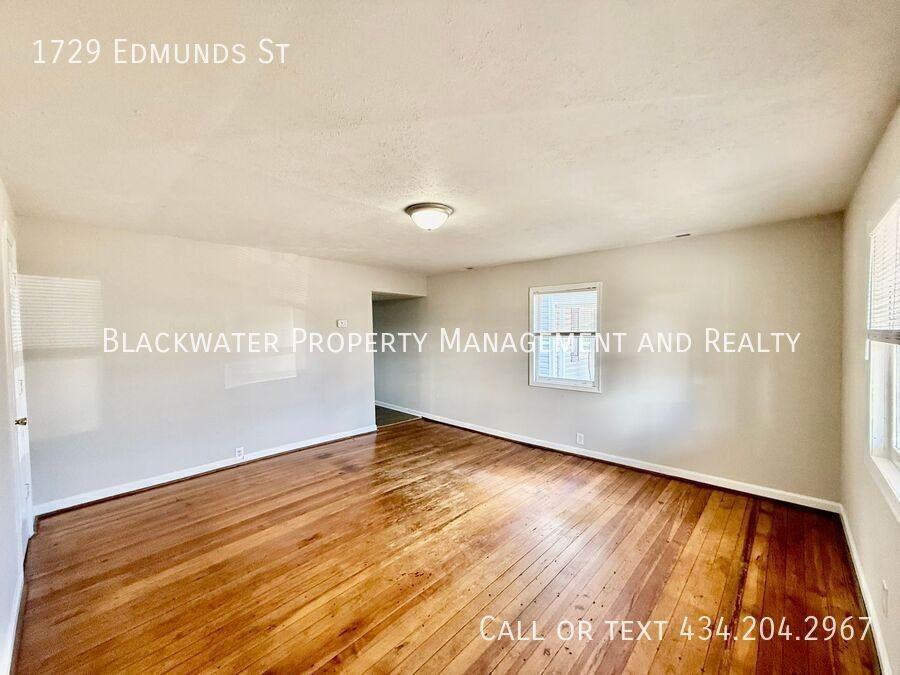 1729 Edmunds St - Photo 2 of 7