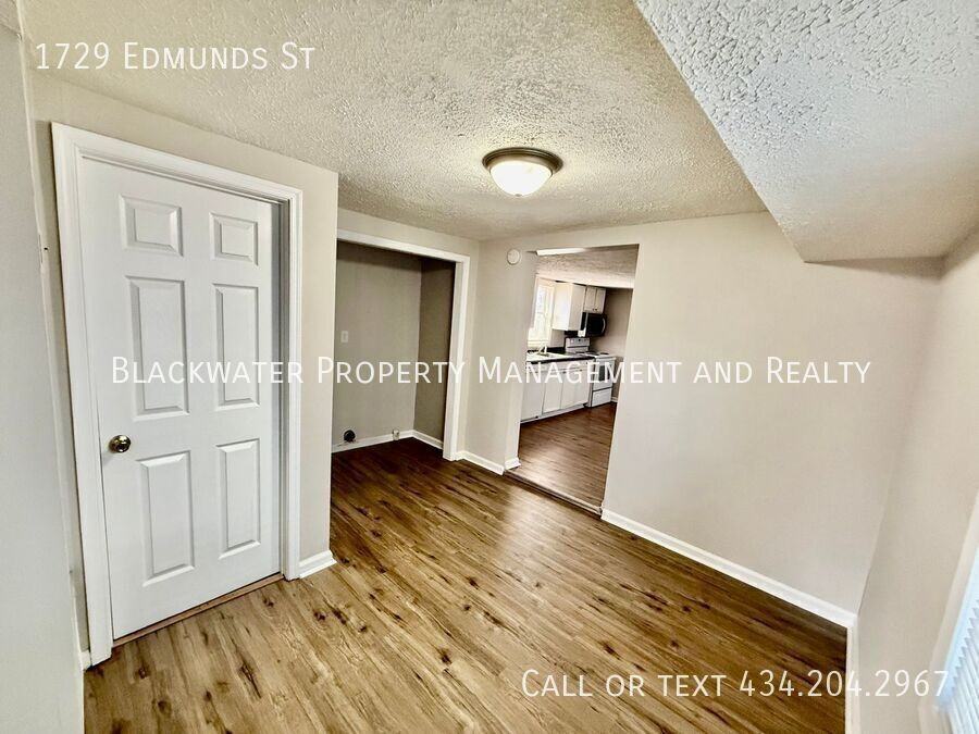 1729 Edmunds St - Photo 3 of 7