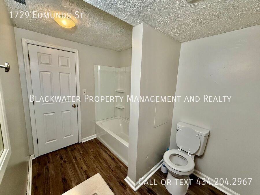 1729 Edmunds St - Photo 5 of 7