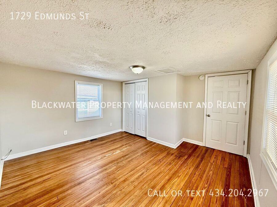 1729 Edmunds St - Photo 6 of 7