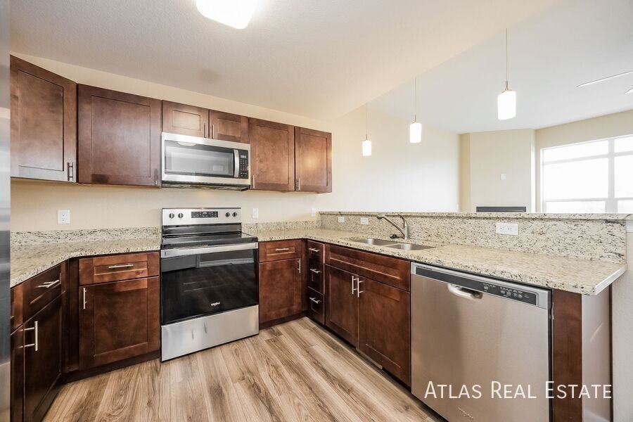 747 Brambleberry Hts - Photo 2 of 37