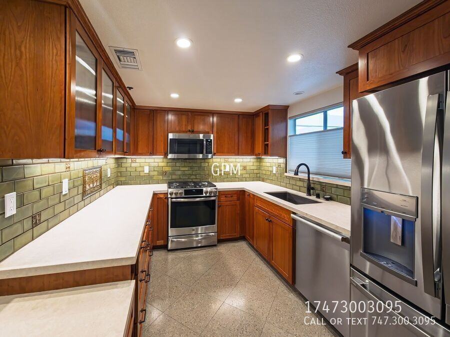 625 E Del Mar Blvd #304 - Photo 4 of 21