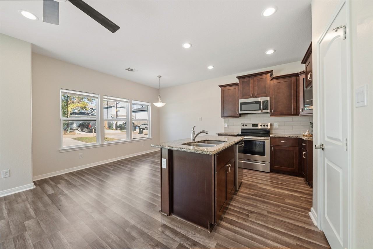 16721 Stonefield #16721 - Photo 4 of 25