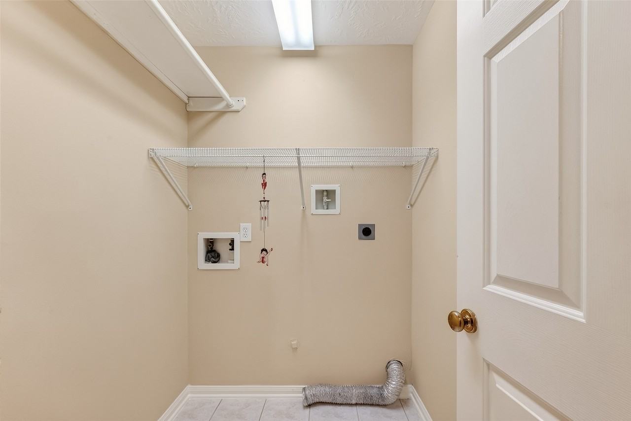 910 Norfolk Dr #910 - Photo 2 of 40