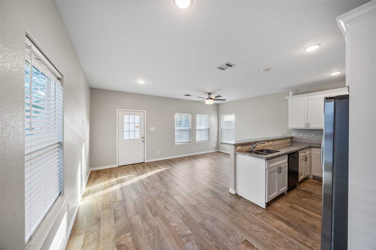 16928 Kempwood #16928 - Photo 6 of 20