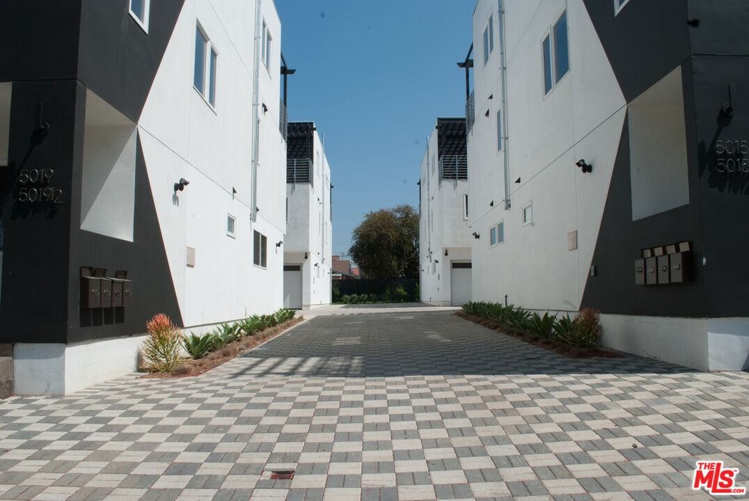 5015 1/2 Marathon St #5015 - Photo 2 of 15