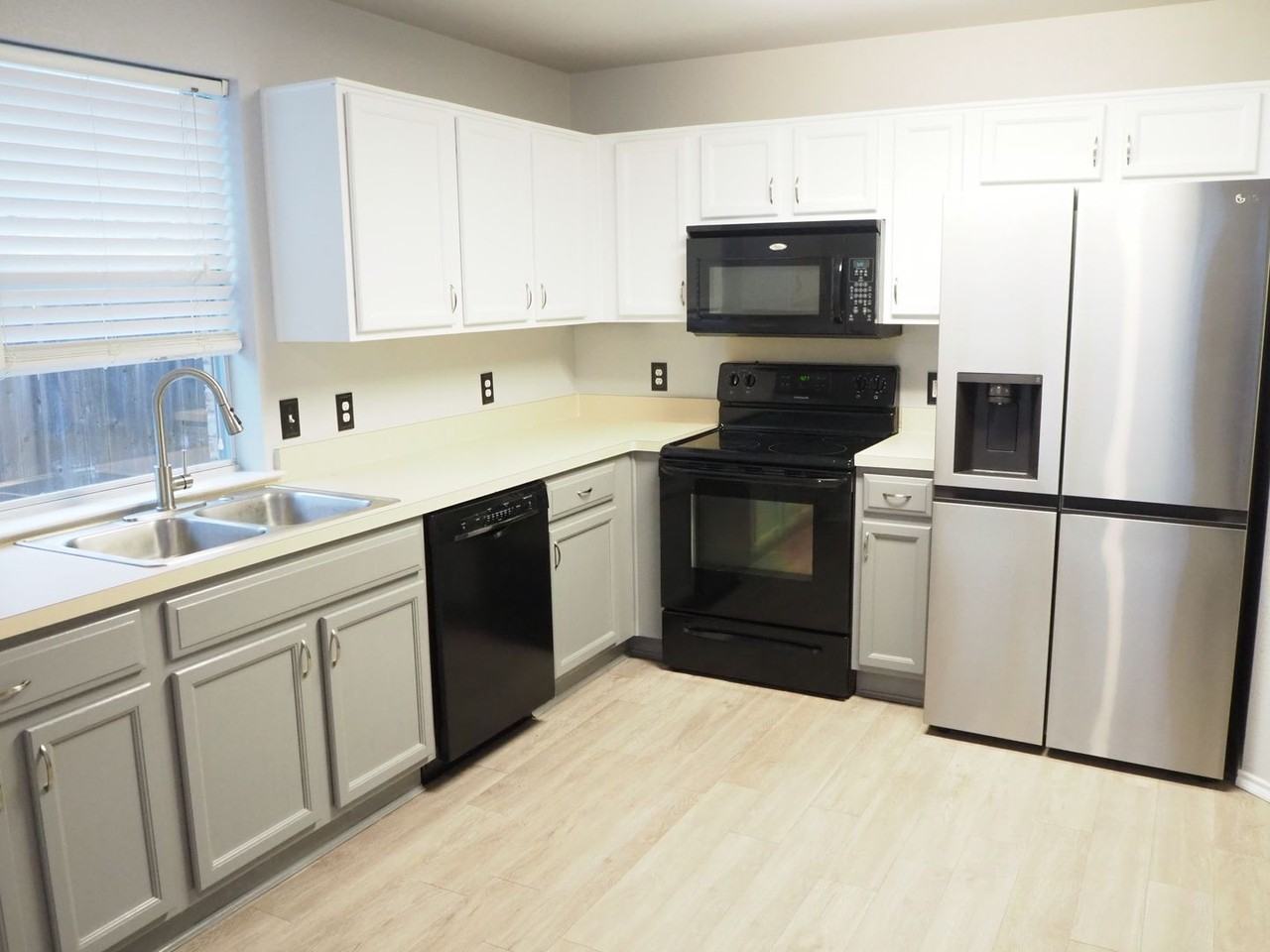 511 Lonestar Park Ln - Photo 4 of 25