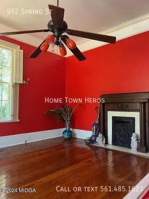 992 Spring St - Photo 5 of 11