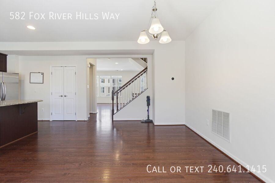 582 Fox River Hills Way - Photo 5 of 28