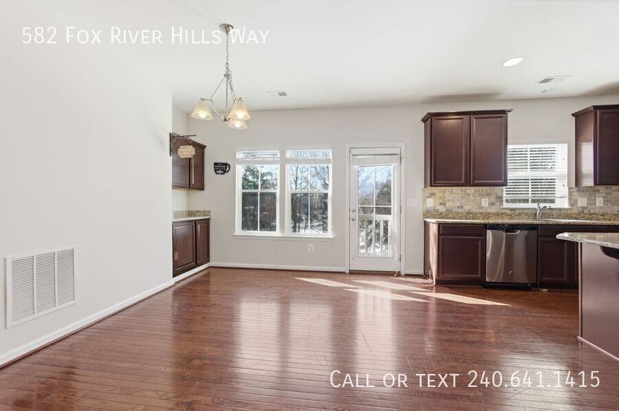 582 Fox River Hills Way - Photo 6 of 28