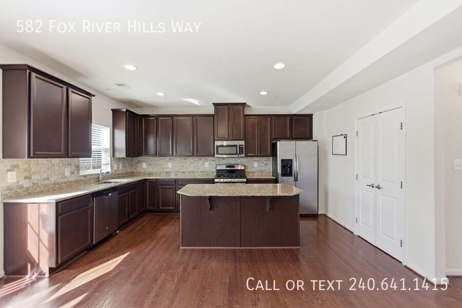 582 Fox River Hills Way - Photo 7 of 28