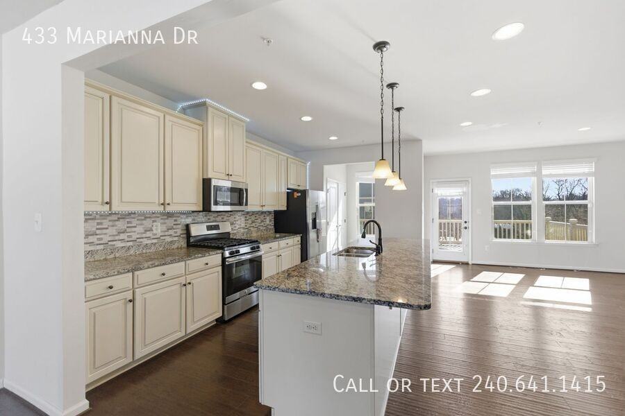 433 Marianna Dr - Photo 2 of 25