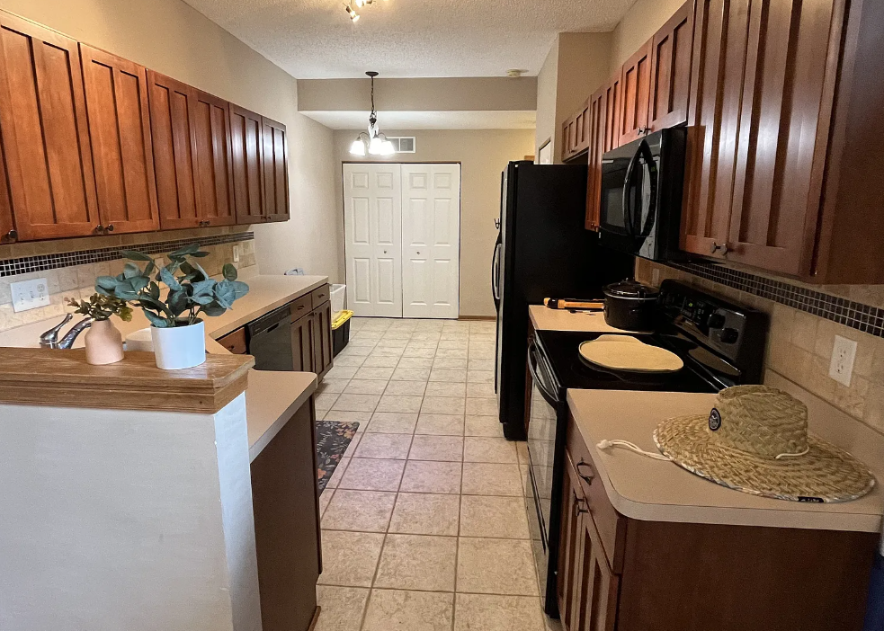 5323 173rd St W - Photo 7 of 23